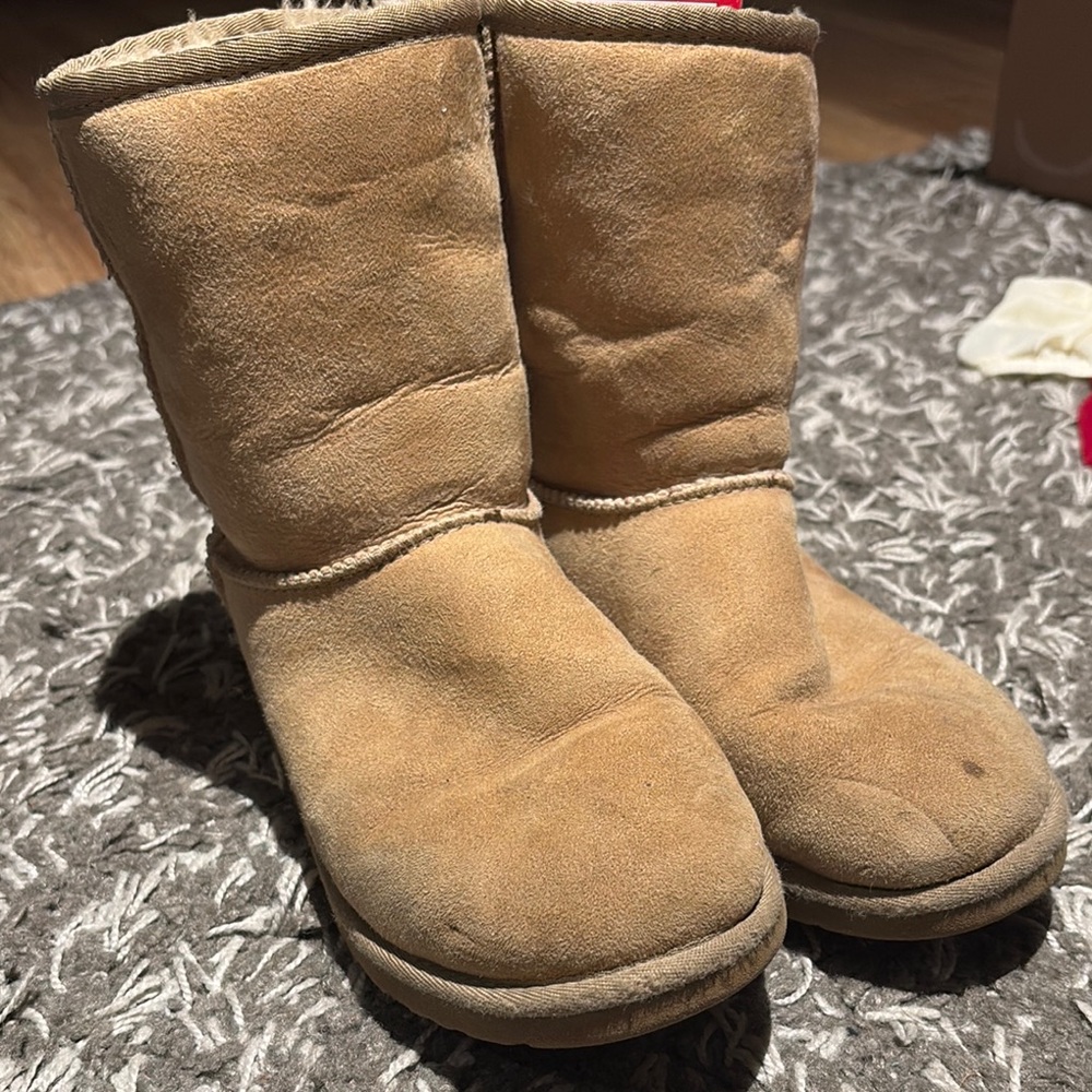 UGG classic short tan boots